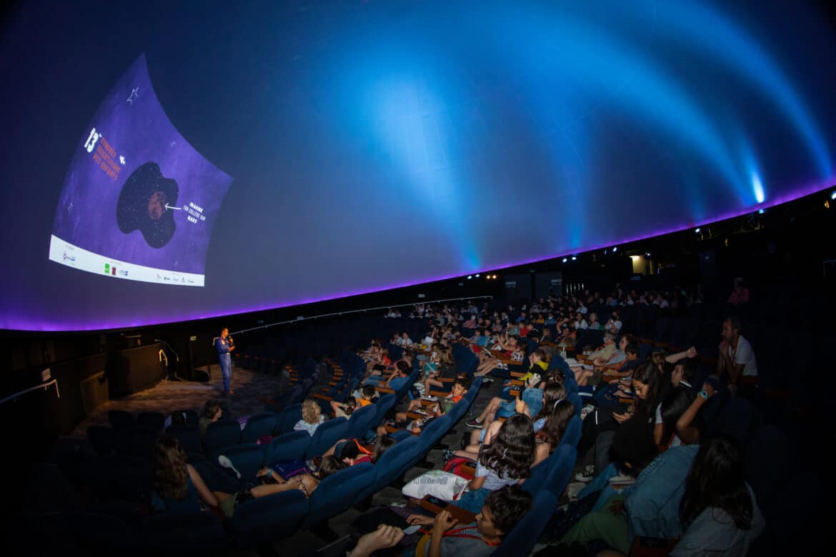 Salle IMAX pendant le 13ème édition du Congrès Scientifique des Enfants
