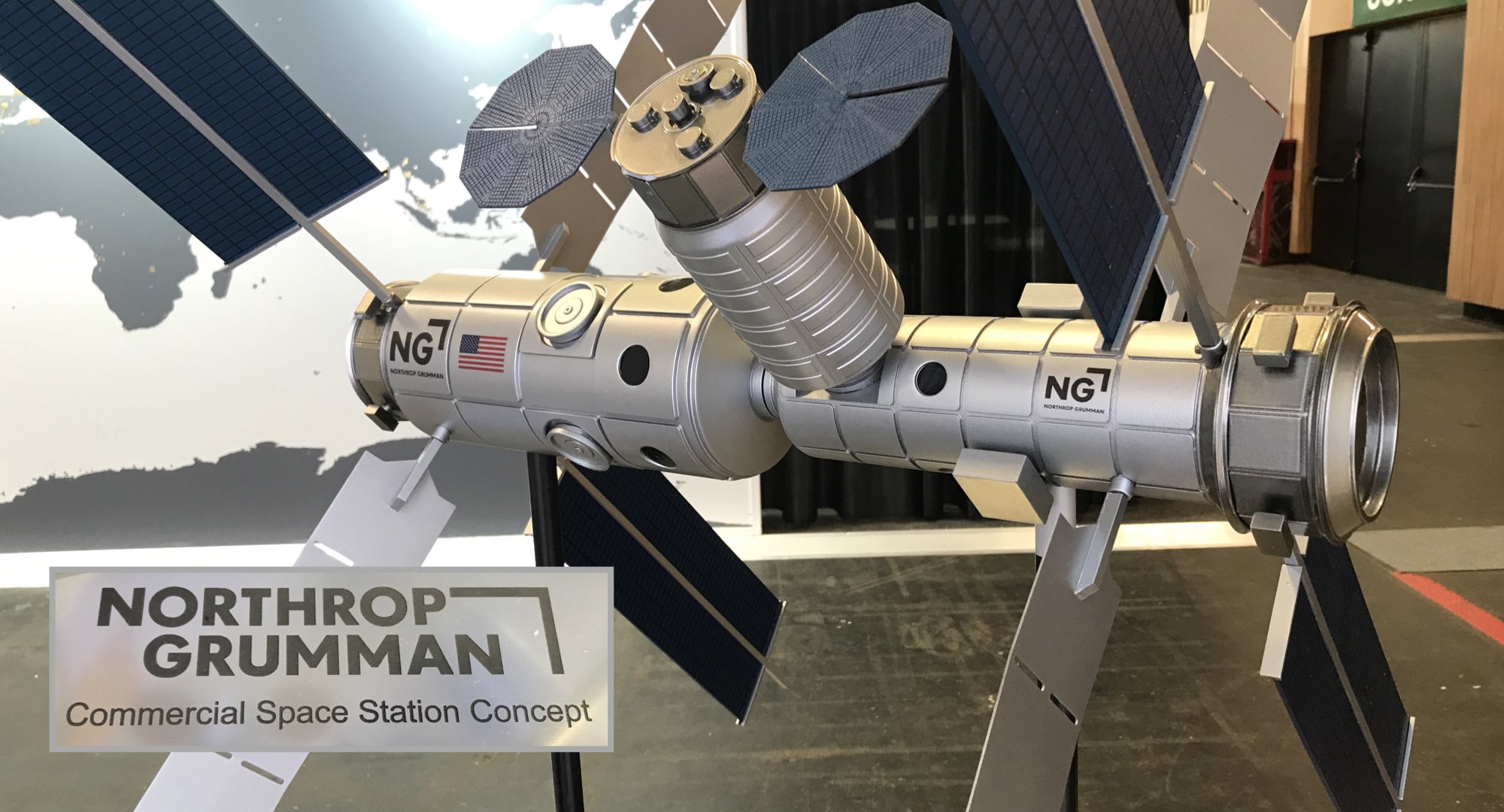 Concept de station spatiale commerciale présenté en maquette sur le stand de Northrop Grumman. Crédit : Cité de l’espace/Olivier Sanguy